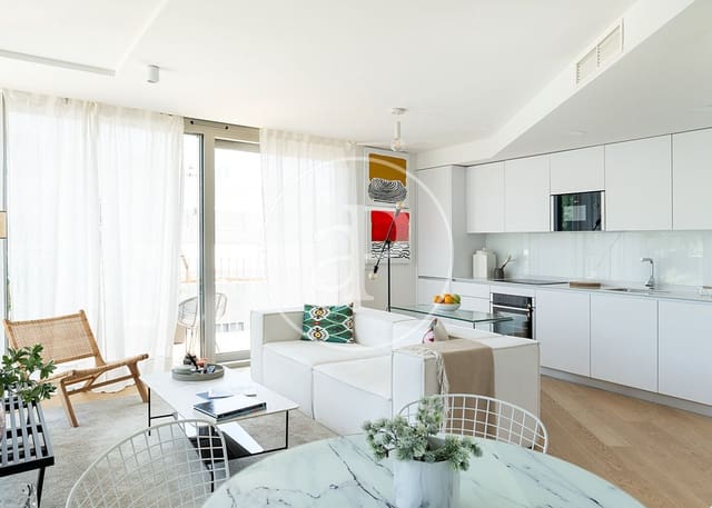 2 slaapkamer Penthouse te huur in Argüelles, Madrid stad met zwembad - € 3.800 (Ref: 9591303)