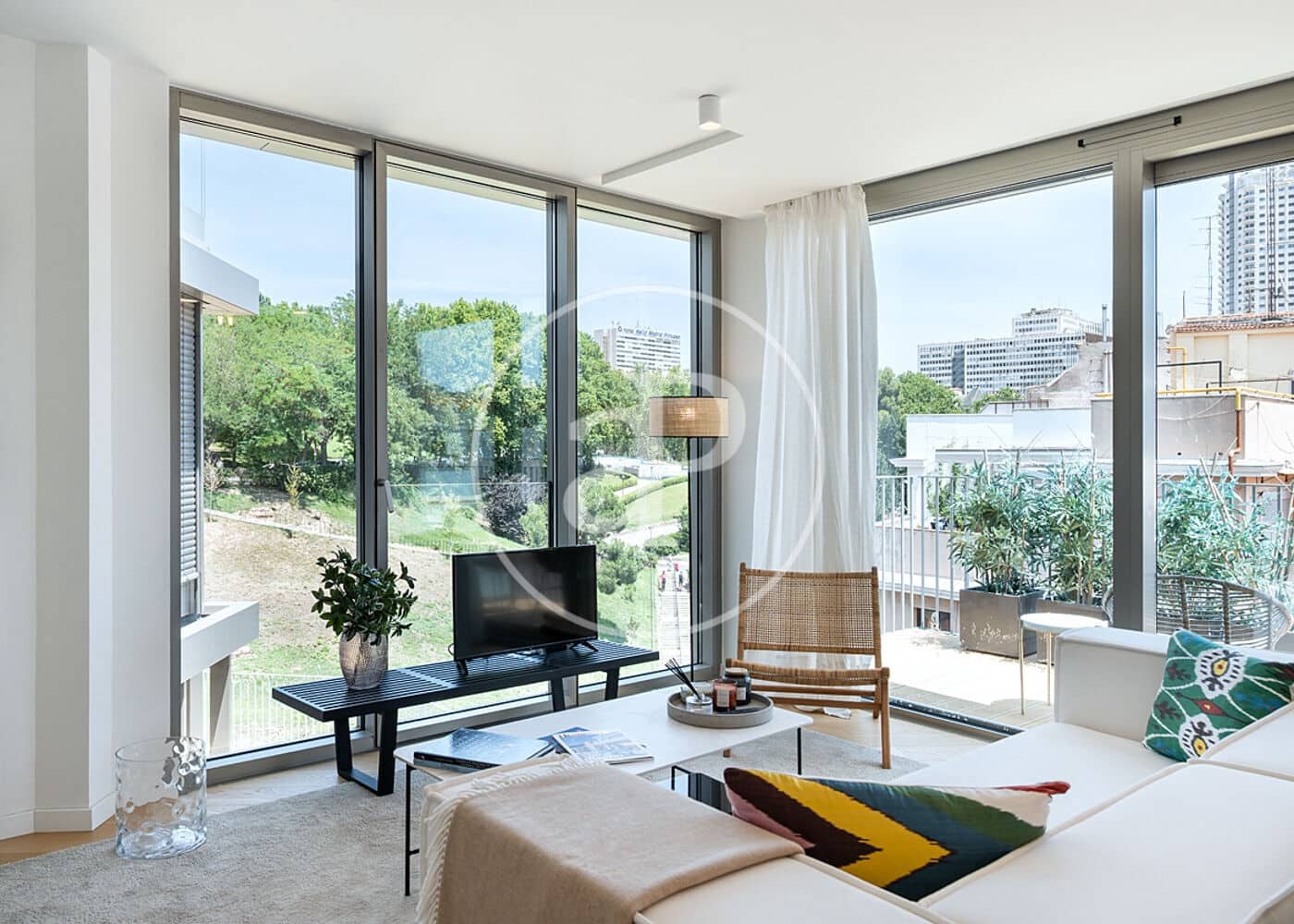 2 slaapkamer Penthouse te huur in Madrid stad met zwembad - € 3.800 (Ref: 9591303)