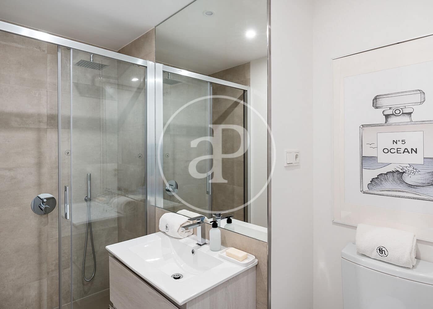 2 slaapkamer Penthouse te huur in Madrid stad met zwembad - € 3.800 (Ref: 9591303)