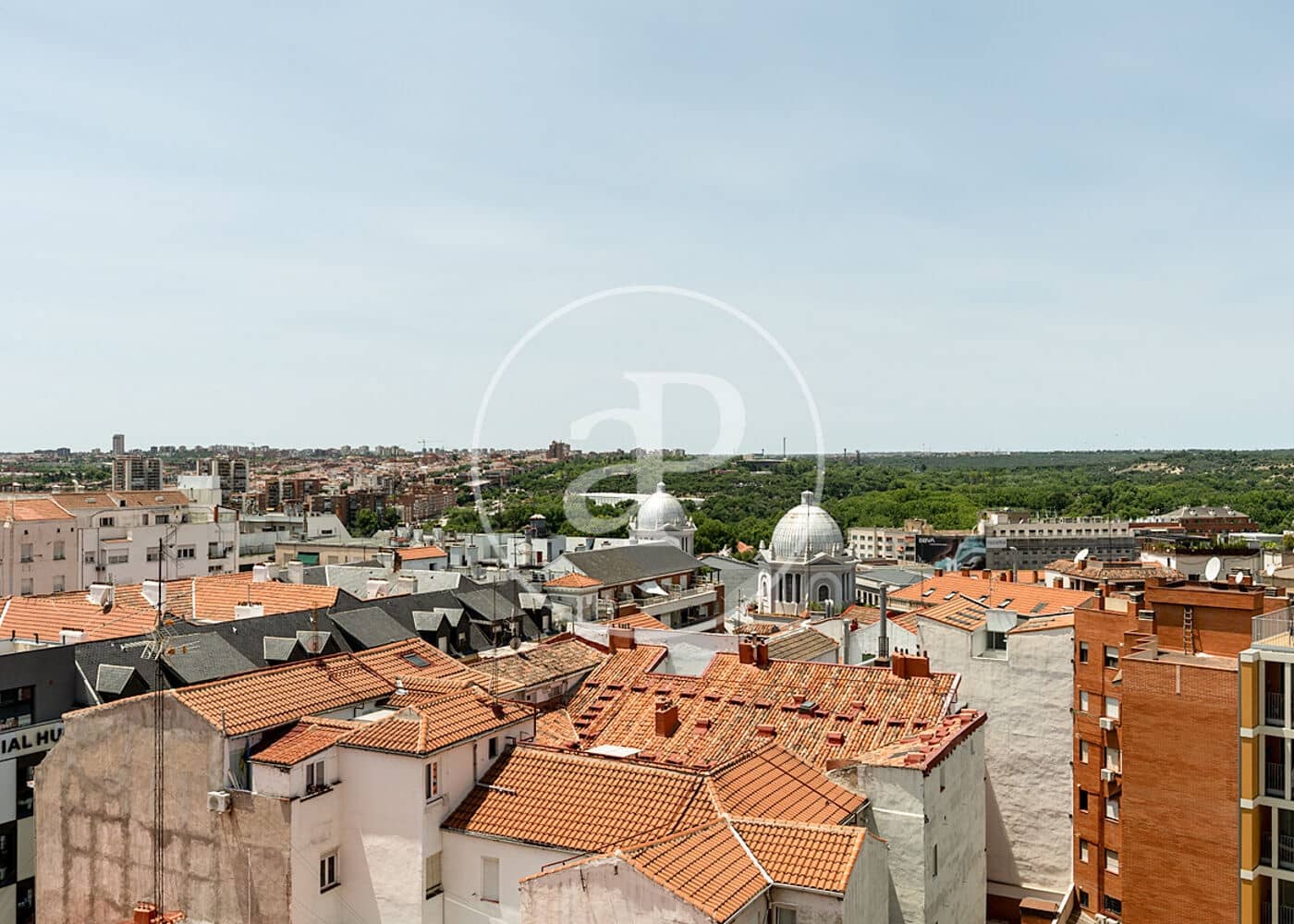 2 slaapkamer Penthouse te huur in Madrid stad met zwembad - € 3.800 (Ref: 9591303)