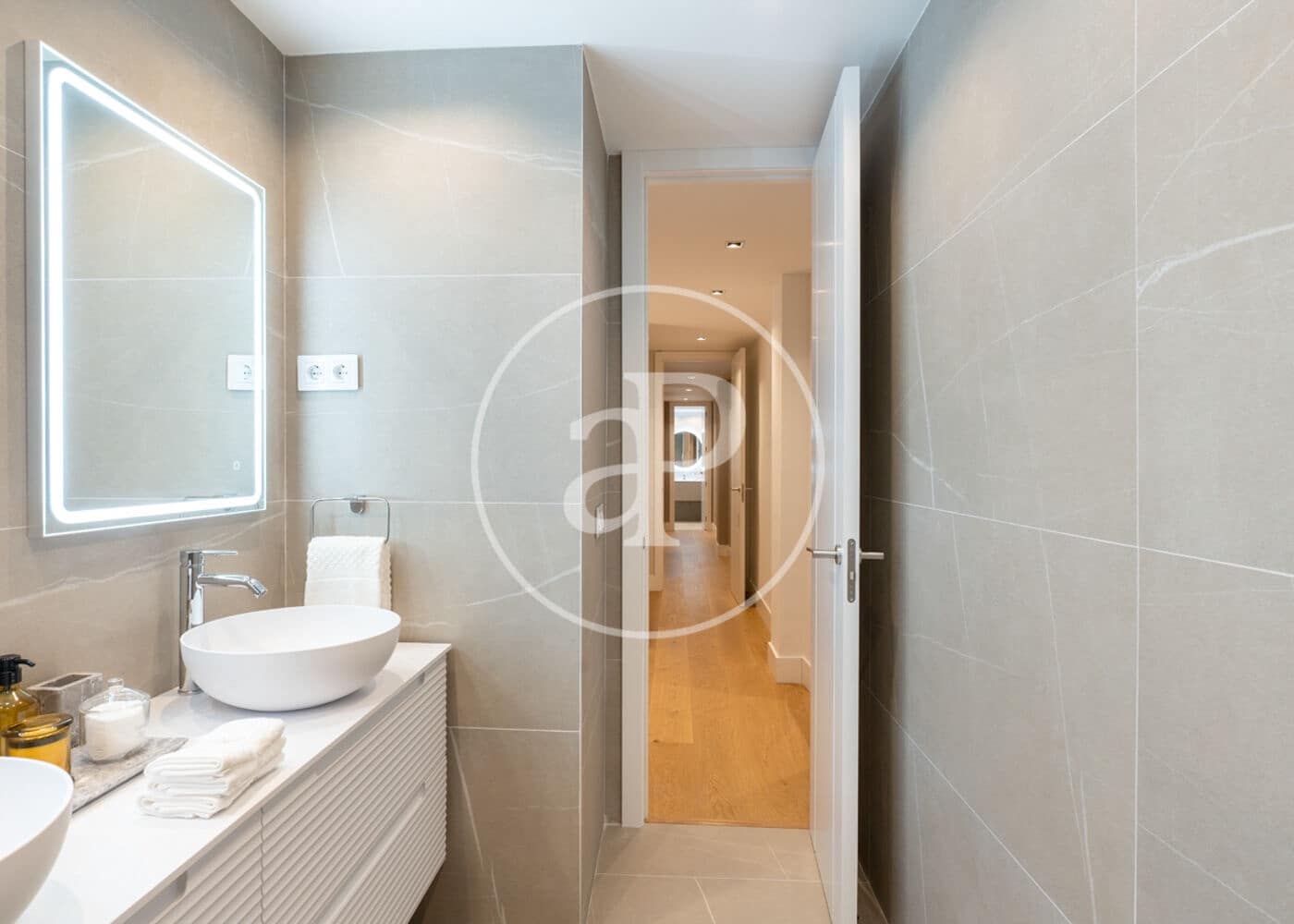 2 slaapkamer Appartement te huur in Madrid stad - € 4.350 (Ref: 9591304)