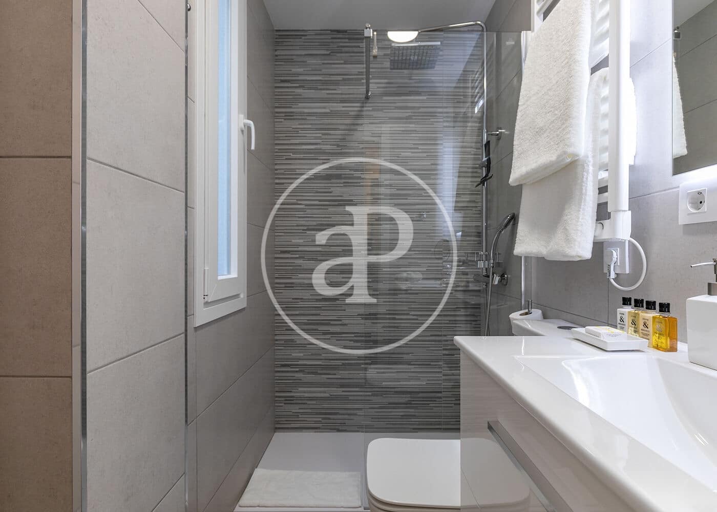 3 slaapkamer Appartement te huur in Madrid stad - € 4.260 (Ref: 9591306)