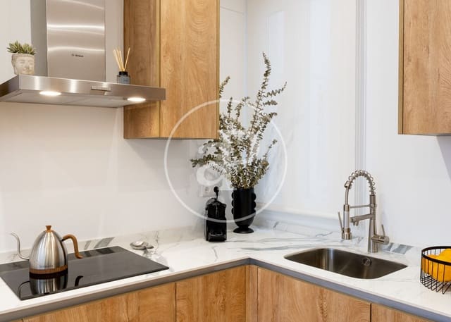 Appartement de 1 chambre à louer à Jerónimos, Madrid ville - 2 850 € (Ref: 9596138)