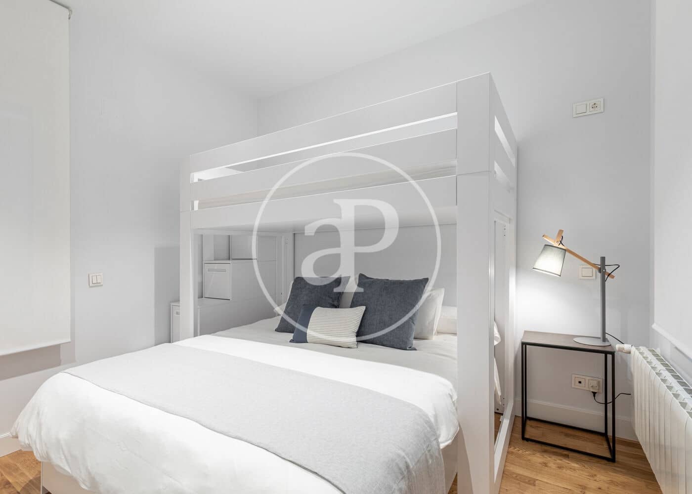 2 slaapkamer Appartement te huur in Madrid stad - € 3.600 (Ref: 9596140)