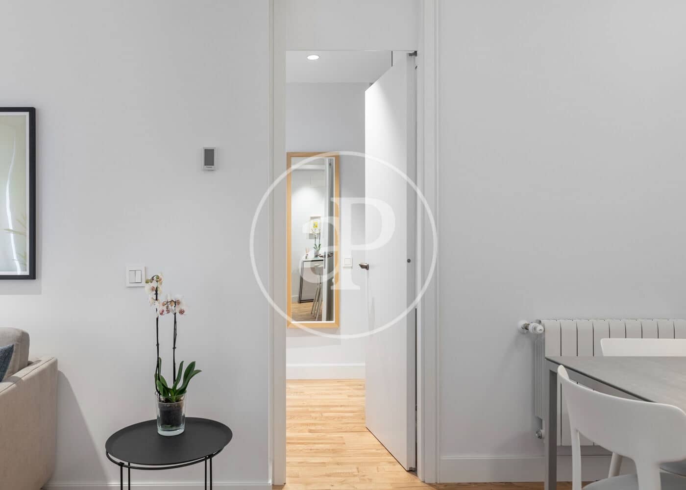 2 slaapkamer Appartement te huur in Madrid stad - € 3.600 (Ref: 9596140)