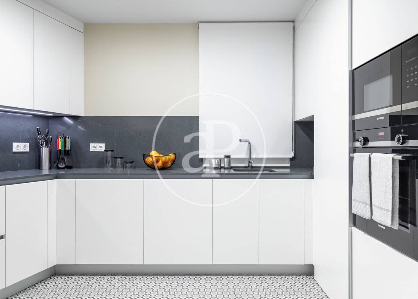 2 slaapkamer Appartement te huur in Madrid stad - € 3.600 (Ref: 9596140)