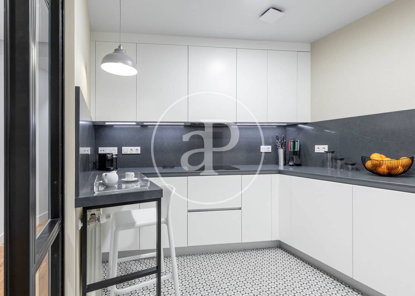 2 slaapkamer Appartement te huur in Madrid stad - € 3.600 (Ref: 9596140)
