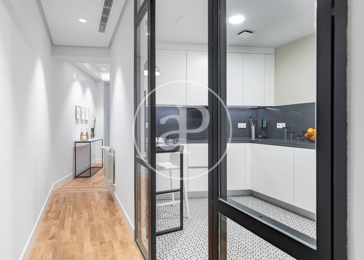 2 slaapkamer Appartement te huur in Madrid stad - € 3.600 (Ref: 9596140)