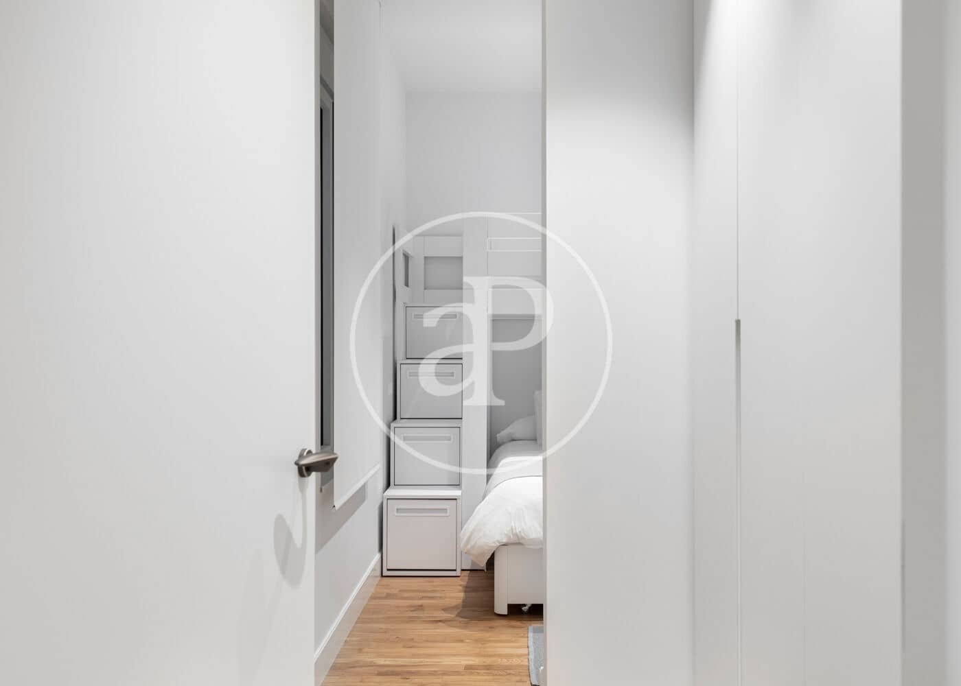 2 slaapkamer Appartement te huur in Madrid stad - € 3.600 (Ref: 9596140)