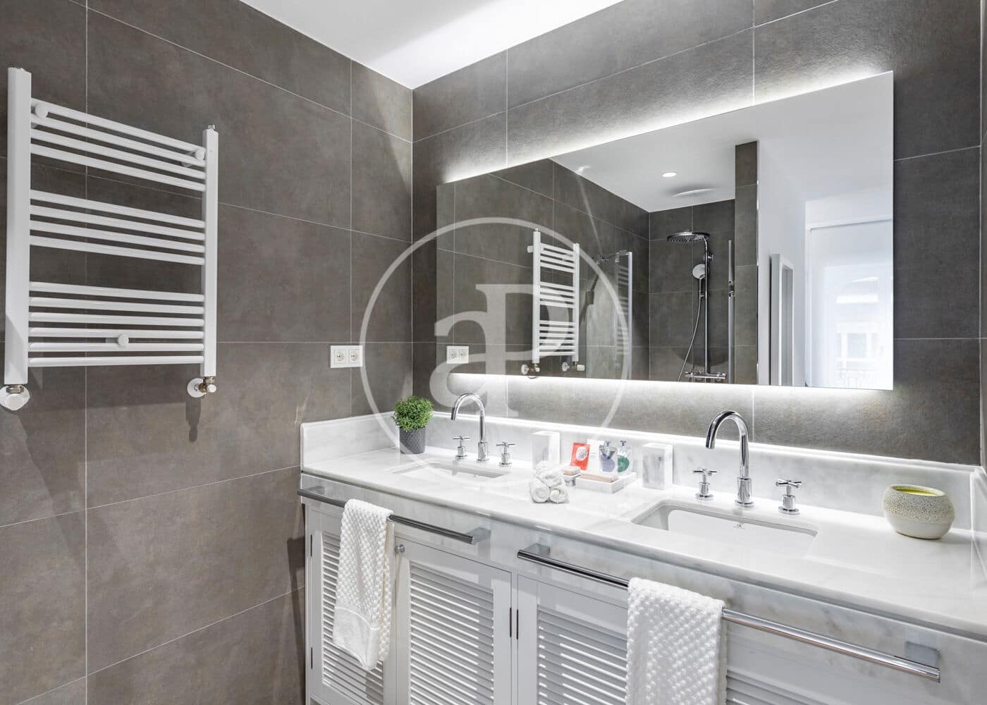 2 slaapkamer Appartement te huur in Madrid stad - € 3.600 (Ref: 9596140)