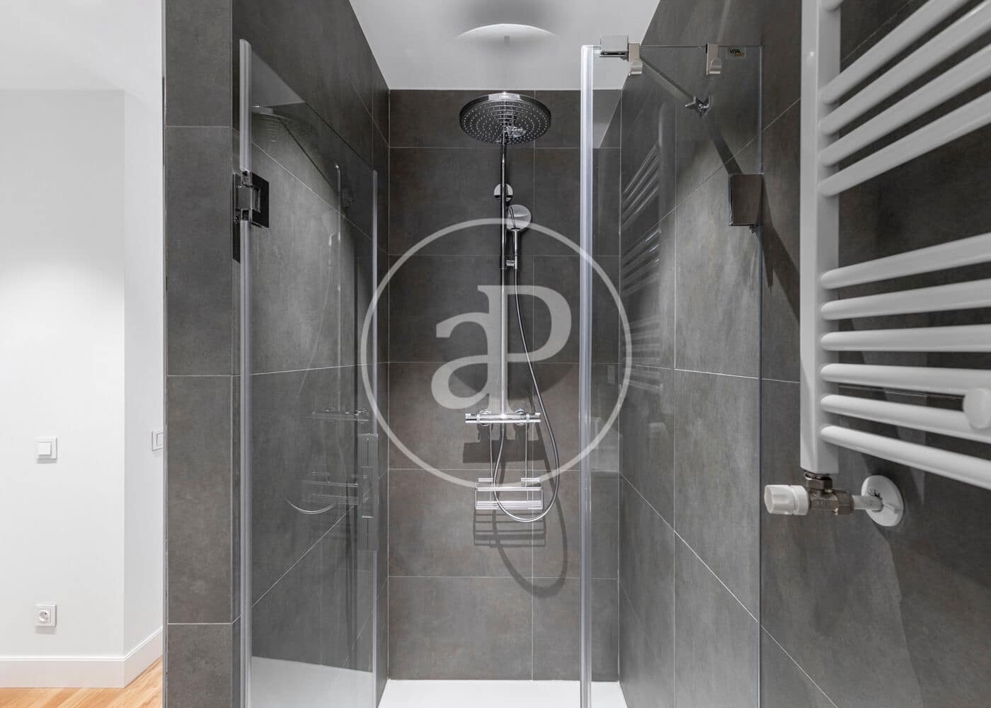 2 slaapkamer Appartement te huur in Madrid stad - € 3.600 (Ref: 9596140)