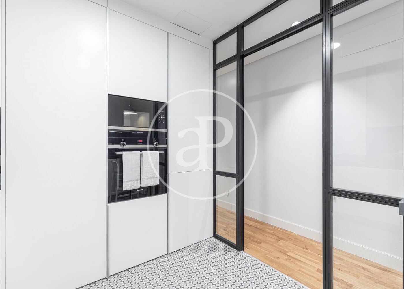 2 slaapkamer Appartement te huur in Madrid stad - € 3.600 (Ref: 9596140)