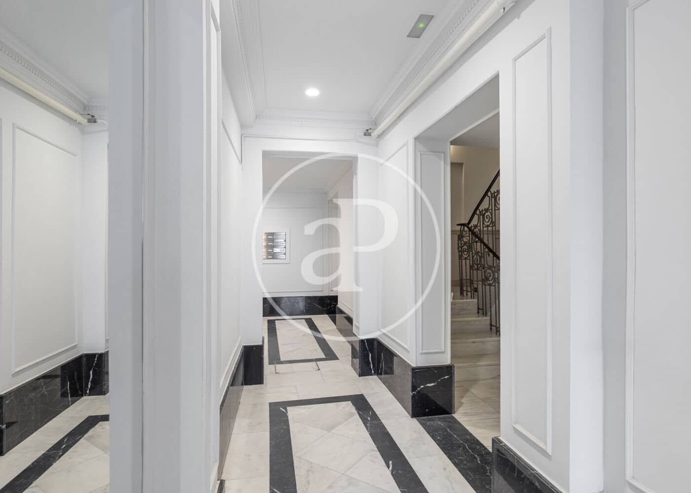 2 slaapkamer Appartement te huur in Madrid stad - € 3.600 (Ref: 9596140)