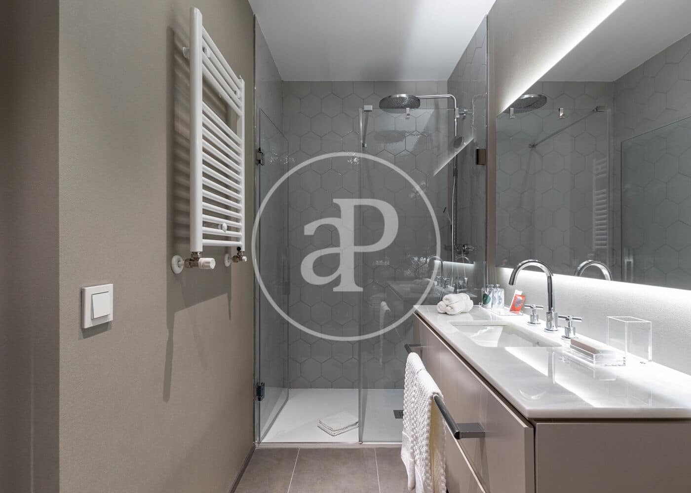 2 slaapkamer Appartement te huur in Madrid stad - € 3.600 (Ref: 9596140)