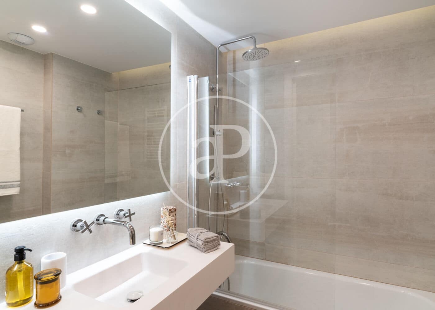 Appartement de 2 chambres à louer à Madrid ville - 3 300 € (Ref: 9596146)