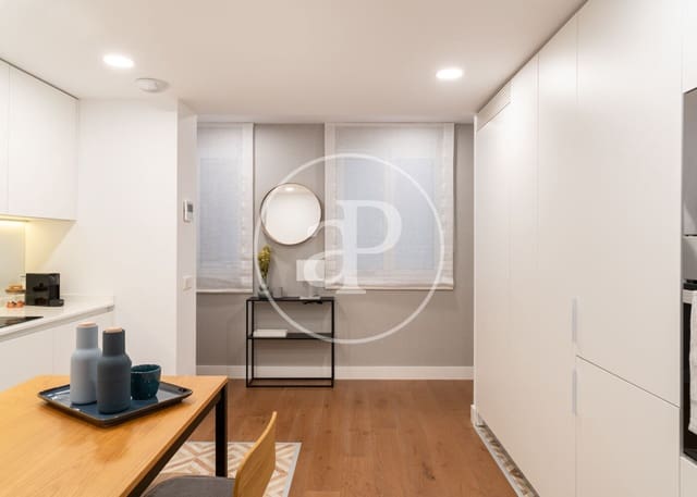 Appartement de 2 chambres à louer à Palacio, Madrid ville - 3 300 € (Ref: 9596146)