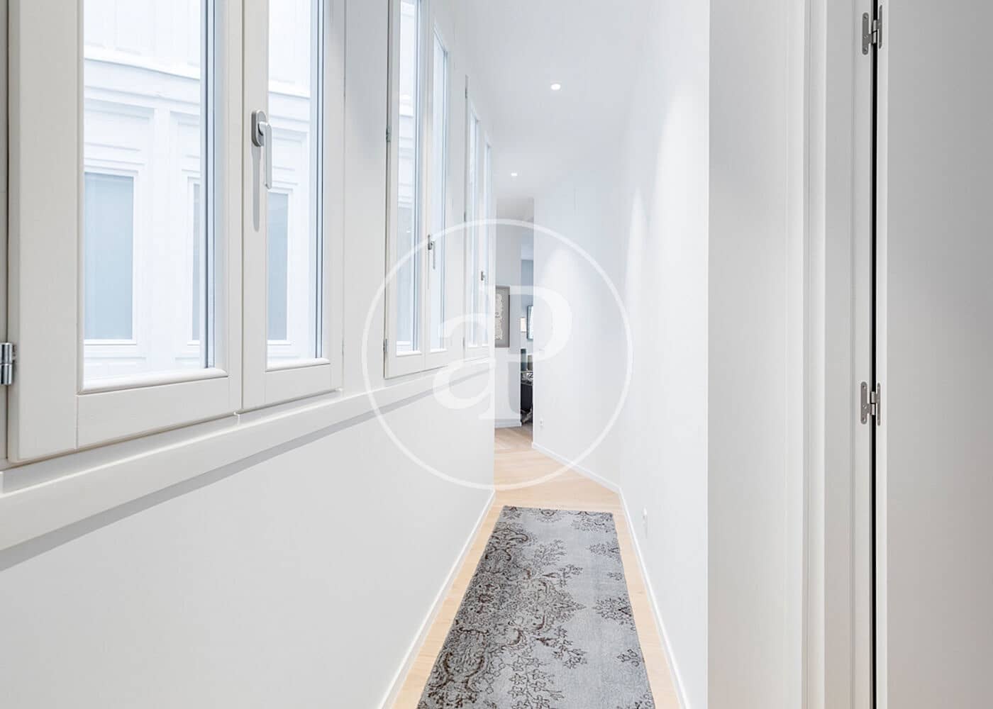 2 slaapkamer Appartement te huur in Madrid stad - € 6.300 (Ref: 9596151)