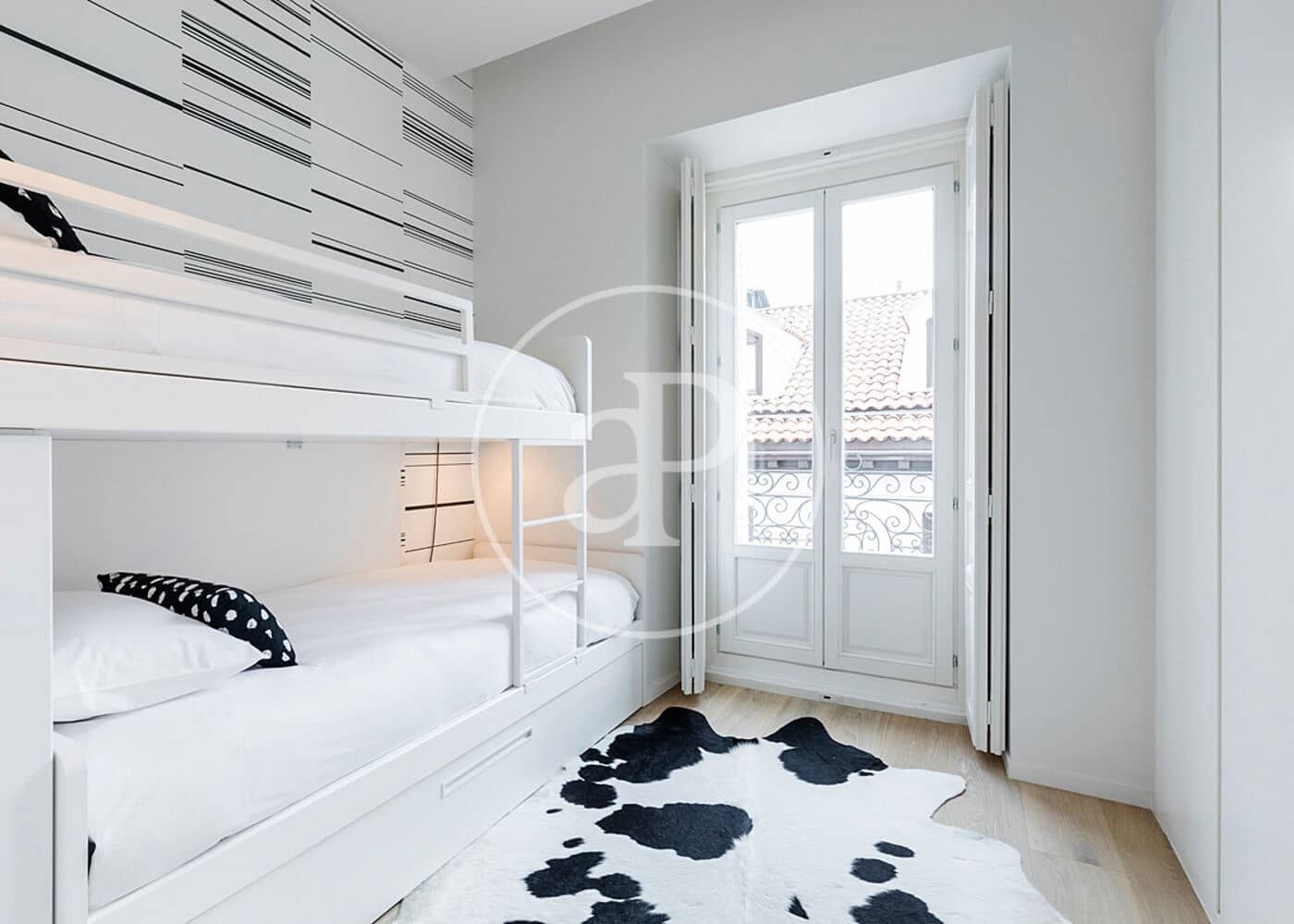 2 slaapkamer Appartement te huur in Madrid stad - € 6.300 (Ref: 9596151)