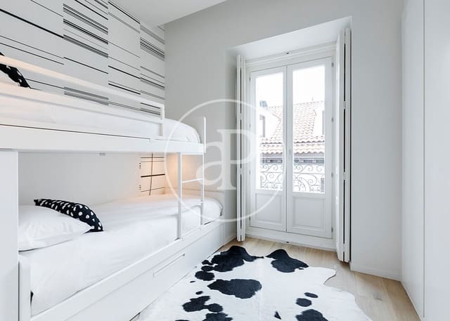 2 slaapkamer Appartement te huur in Justicia, Madrid stad - € 6.300 (Ref: 9596151)