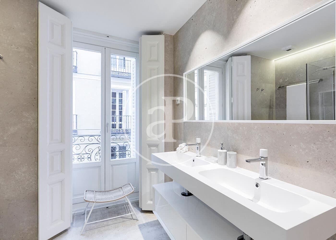 2 slaapkamer Appartement te huur in Madrid stad - € 6.300 (Ref: 9596151)