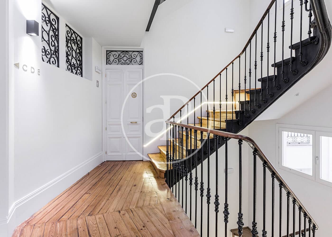 2 slaapkamer Appartement te huur in Madrid stad - € 6.300 (Ref: 9596151)