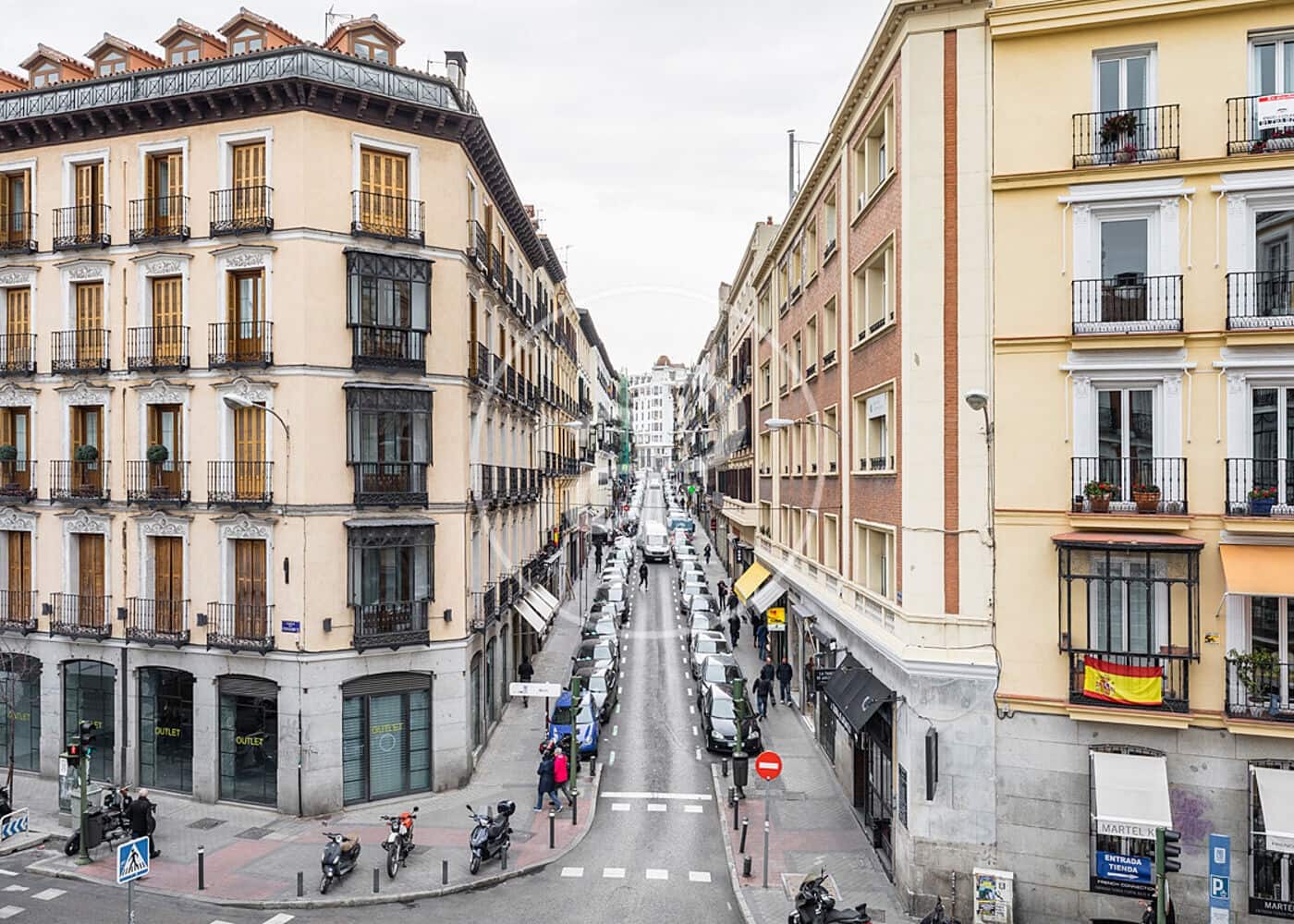 2 slaapkamer Appartement te huur in Madrid stad - € 6.300 (Ref: 9596151)