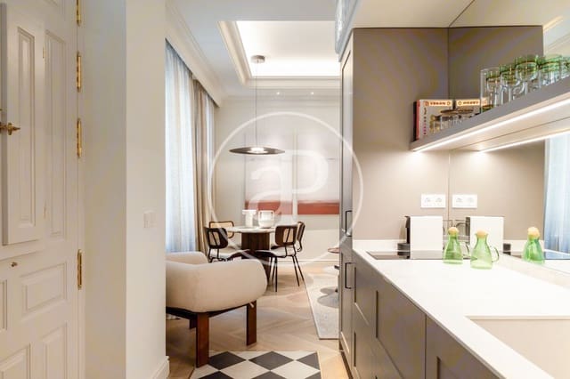 Appartement de 5 chambres à louer à Castellana, Madrid ville - 18 000 € (Ref: 9596152)