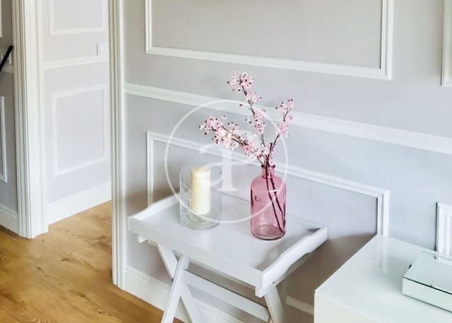 Penthouse de 1 chambre à louer à Nueva España, Madrid ville avec piscine - 1 800 € (Ref: 9596153)