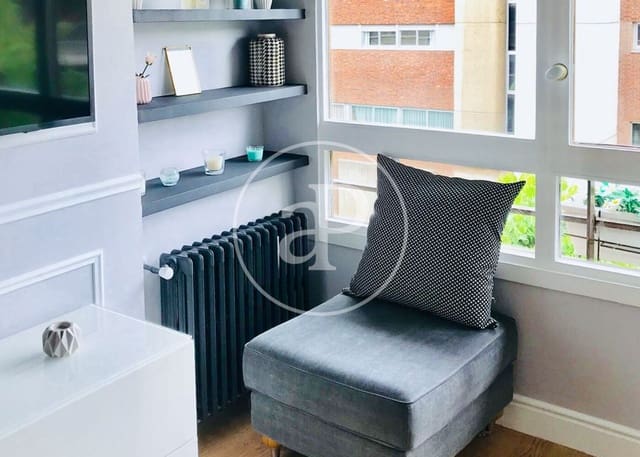 Penthouse de 1 chambre à louer à Nueva España, Madrid ville avec piscine - 1 800 € (Ref: 9596153)