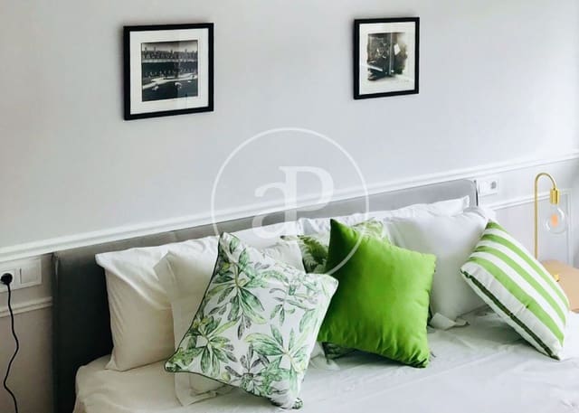 Penthouse de 1 chambre à louer à Nueva España, Madrid ville avec piscine - 1 800 € (Ref: 9596153)