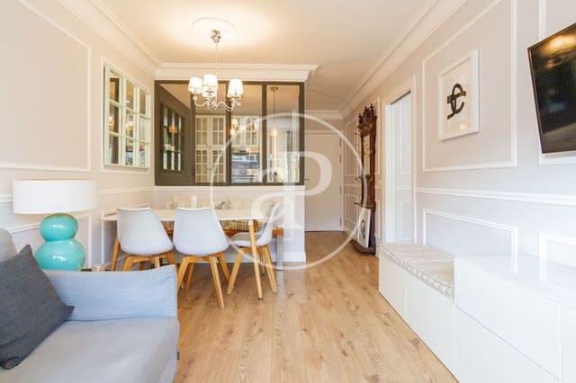 1 slaapkamer Penthouse te huur in Nueva España, Madrid stad met zwembad - € 1.800 (Ref: 9596153)