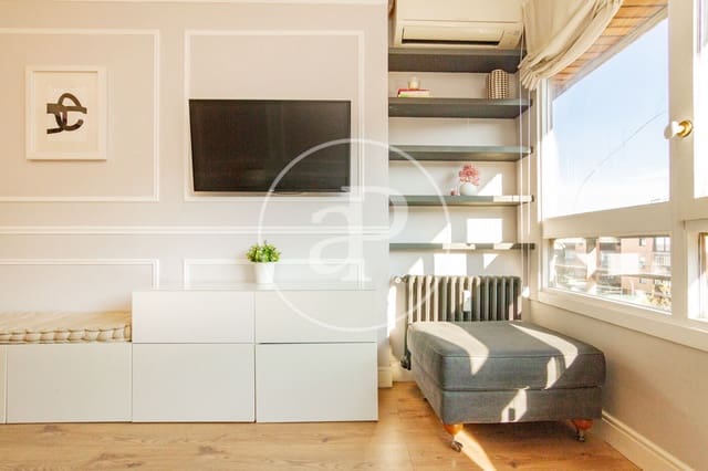1 slaapkamer Penthouse te huur in Nueva España, Madrid stad met zwembad - € 1.800 (Ref: 9596153)