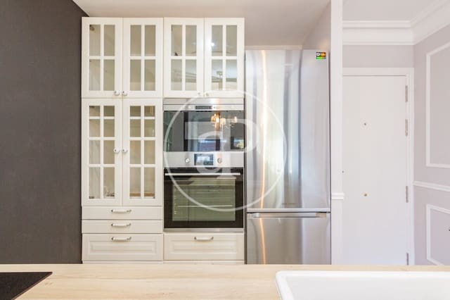 1 slaapkamer Penthouse te huur in Nueva España, Madrid stad met zwembad - € 1.800 (Ref: 9596153)