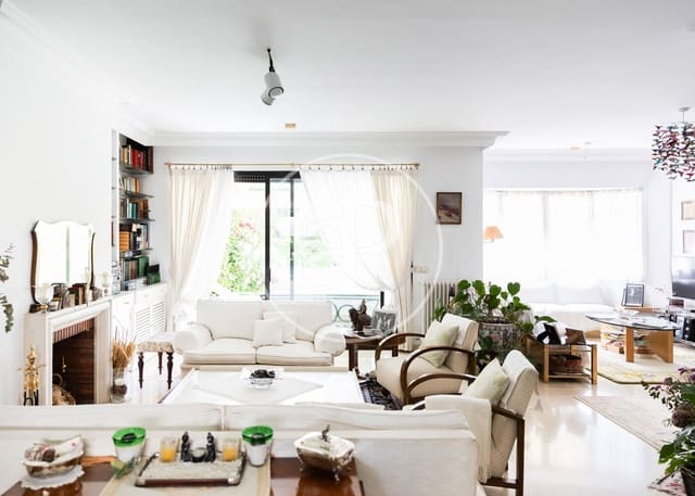 6 bedroom Villa for sale in Piovera, Madrid city with pool - € 3,200,000 (Ref: 9599551)