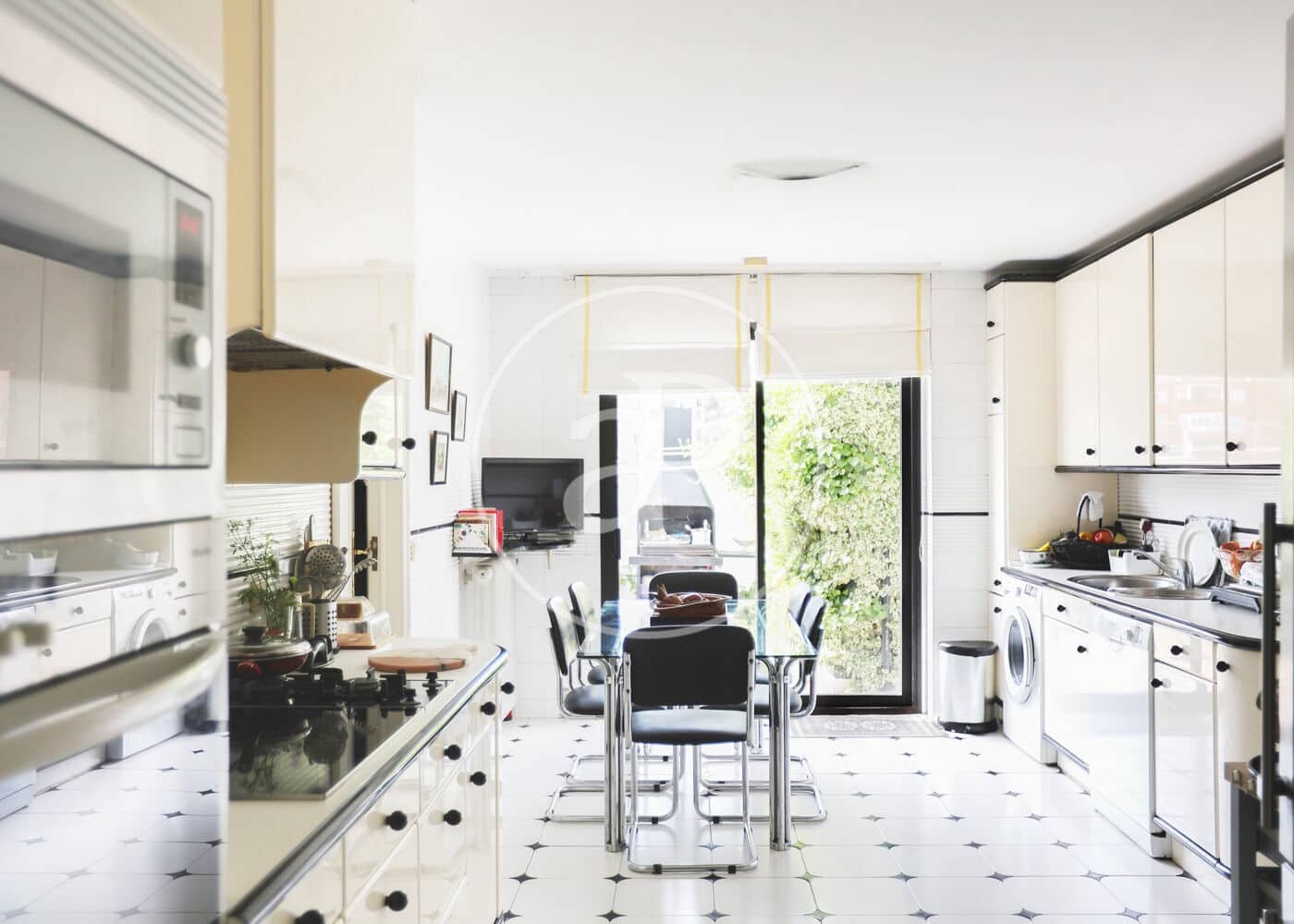 6 bedroom Villa for sale in Madrid city with pool - € 3,200,000 (Ref: 9599551)