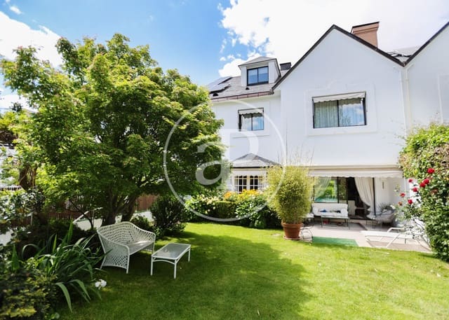 6 bedroom Villa for sale in Piovera, Madrid city with pool - € 3,200,000 (Ref: 9599551)