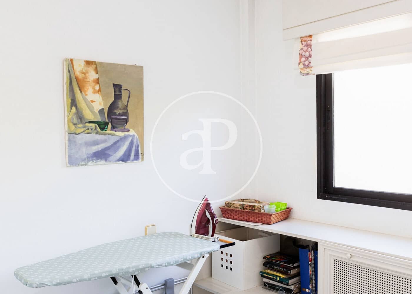 6 bedroom Villa for sale in Madrid city with pool - € 3,200,000 (Ref: 9599551)