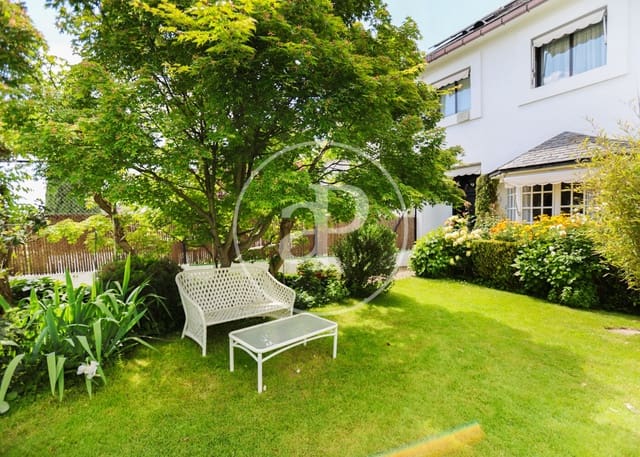 6 bedroom Villa for sale in Piovera, Madrid city with pool - € 3,200,000 (Ref: 9599551)