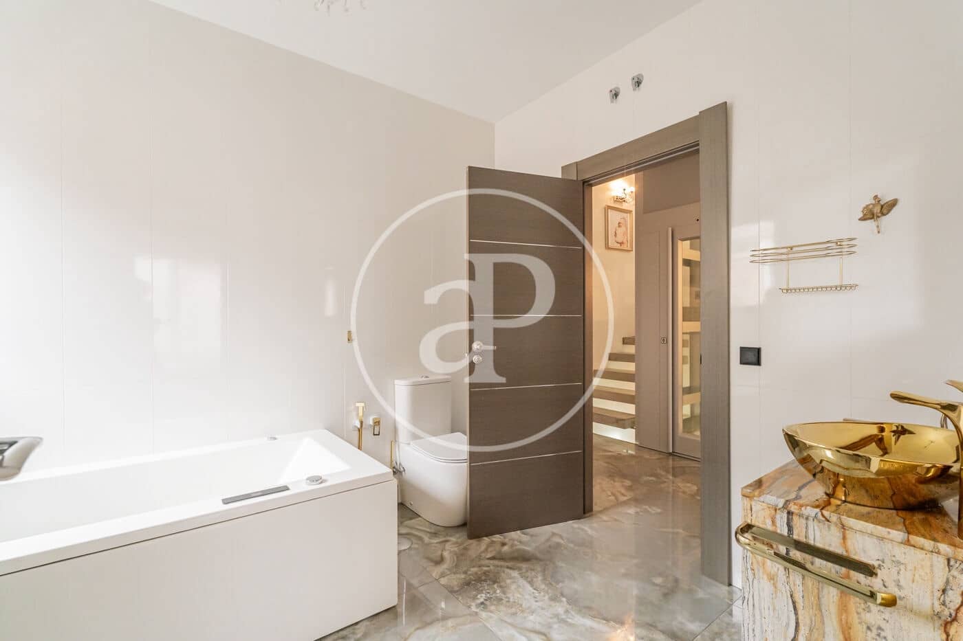 4 bedroom Villa for sale in Pozuelo de Alarcon with pool - € 1,525,000 (Ref: 9599552)