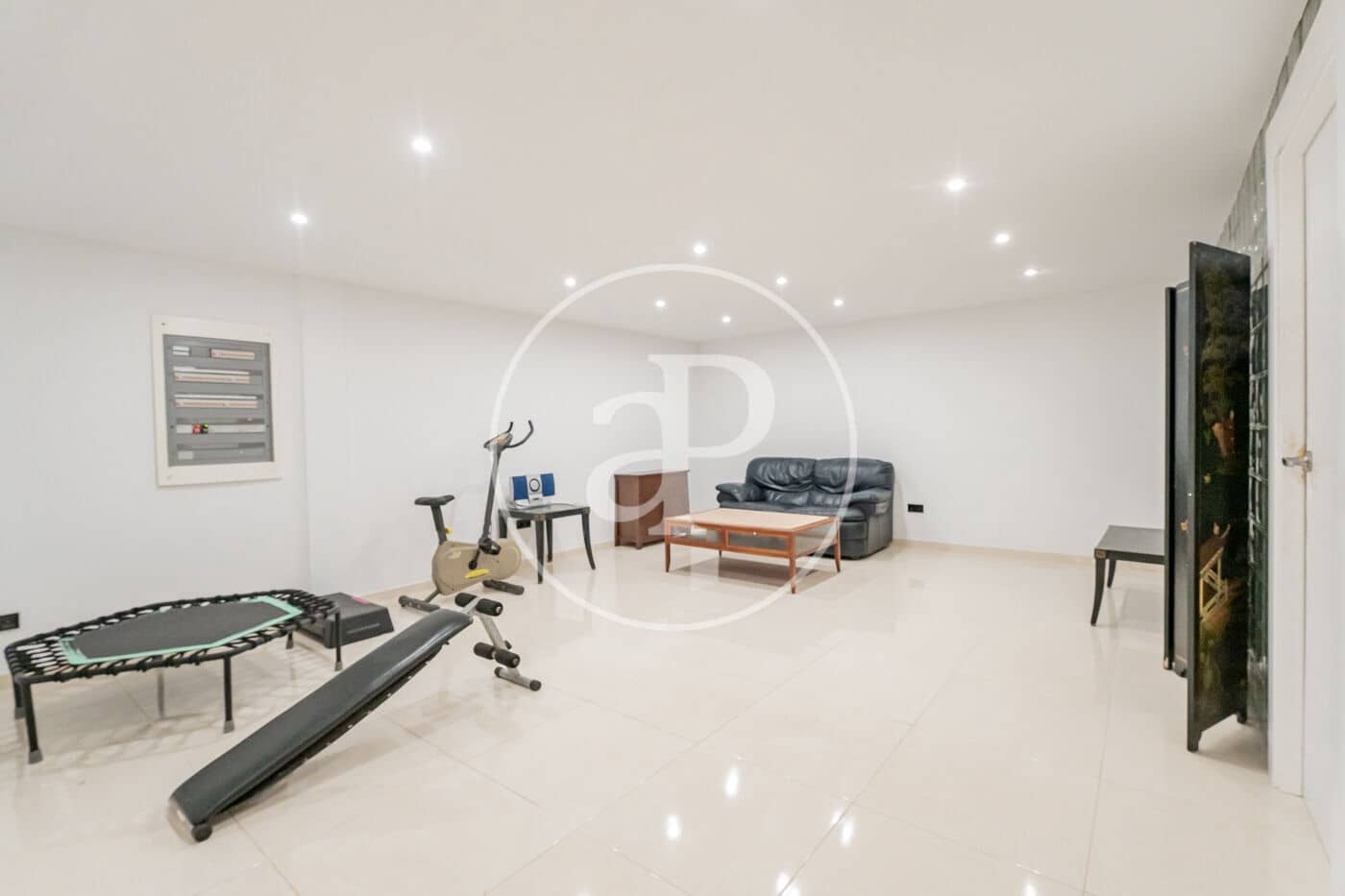 4 bedroom Villa for sale in Pozuelo de Alarcon with pool - € 1,525,000 (Ref: 9599552)