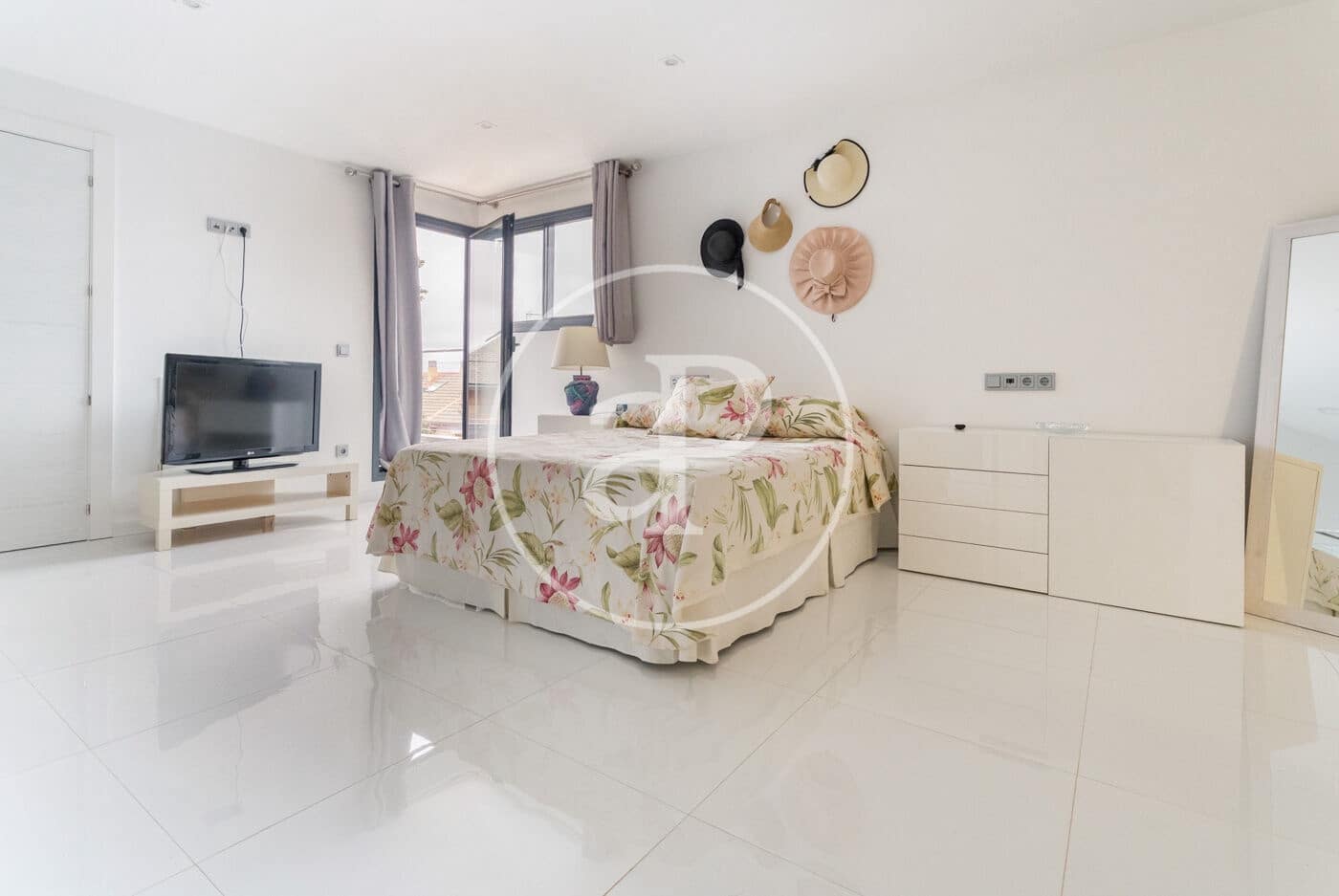 4 slaapkamer Villa te koop in Pozuelo de Alarcon met zwembad - € 1.525.000 (Ref: 9599552)