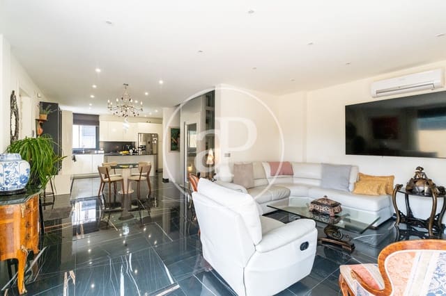 4 makuuhuone Huvila myytävänä paikassa Pozuelo de Alarcón mukana uima-altaan - 1 525 000 € (Ref: 9599552)