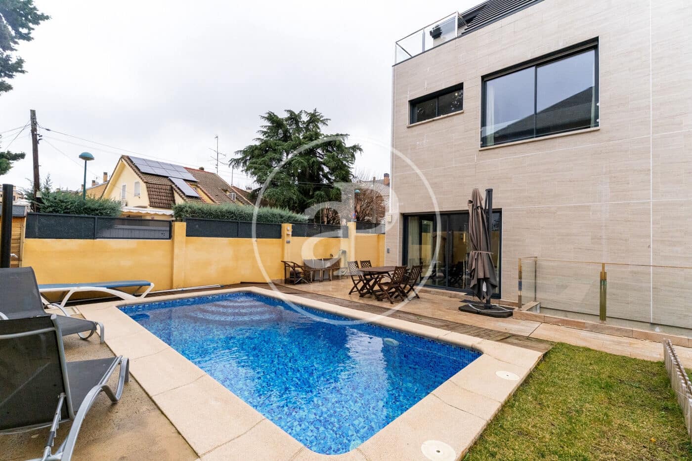 4 slaapkamer Villa te koop in Pozuelo de Alarcon met zwembad - € 1.525.000 (Ref: 9599552)