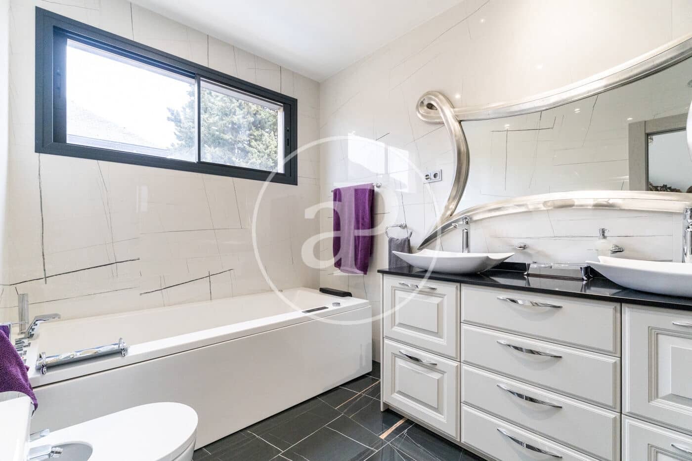 4 slaapkamer Villa te koop in Pozuelo de Alarcon met zwembad - € 1.525.000 (Ref: 9599552)