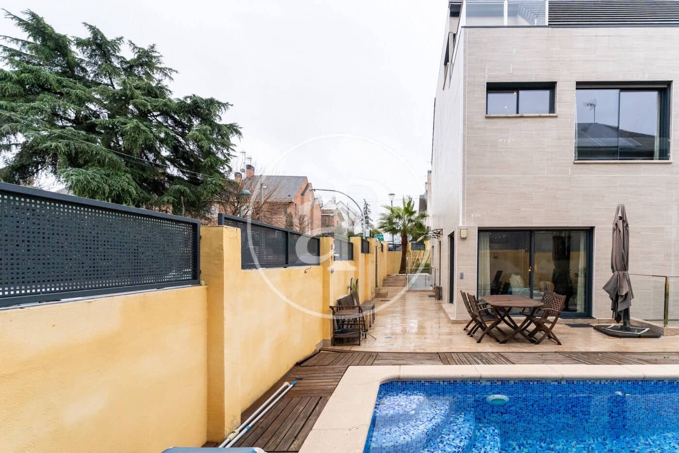 4 slaapkamer Villa te koop in Pozuelo de Alarcon met zwembad - € 1.525.000 (Ref: 9599552)