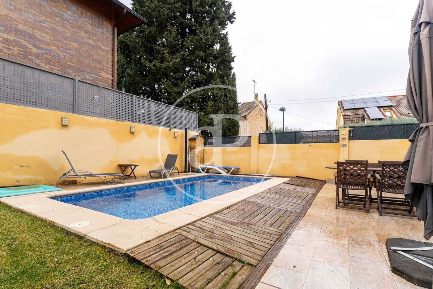 4 slaapkamer Villa te koop in Pozuelo de Alarcon met zwembad - € 1.525.000 (Ref: 9599552)