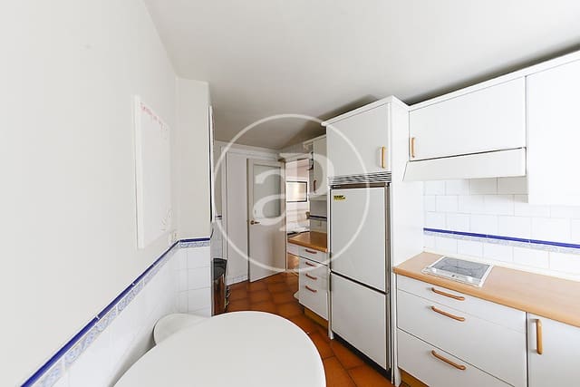 1 soveværelse Penthouse til leje i Palacio, Madrid by - € 1.700 (Ref: 9599556)