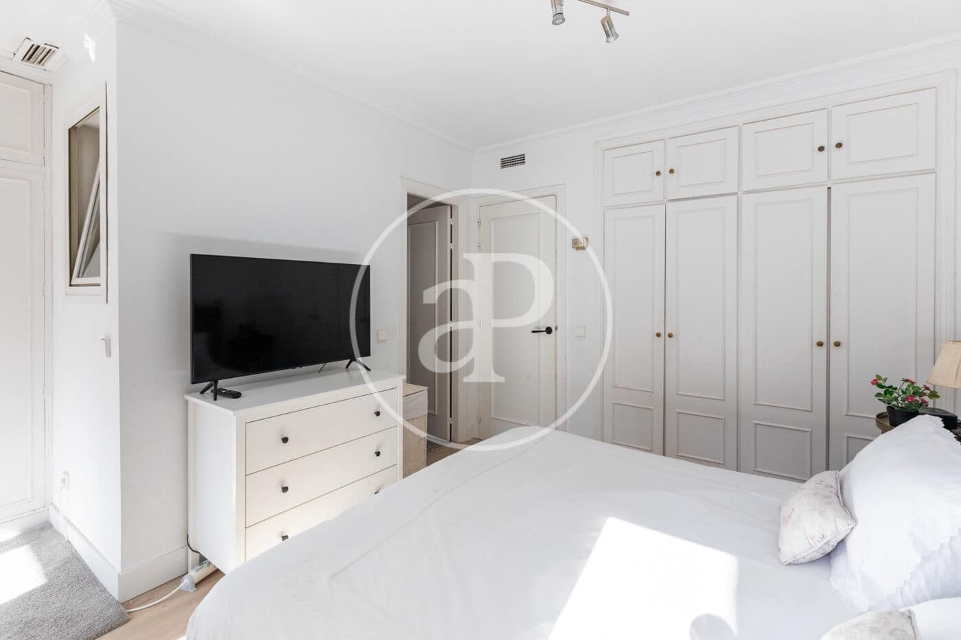 3 bedroom Villa for sale in La Moraleja with pool - € 1,650,000 (Ref: 9599557)