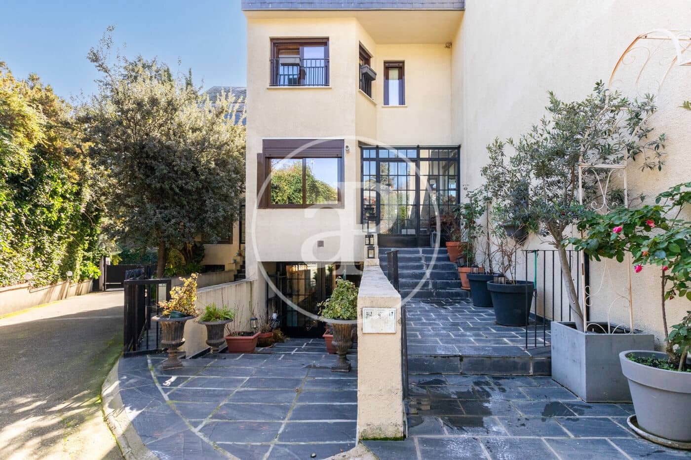 3 bedroom Villa for sale in La Moraleja with pool - € 1,650,000 (Ref: 9599557)