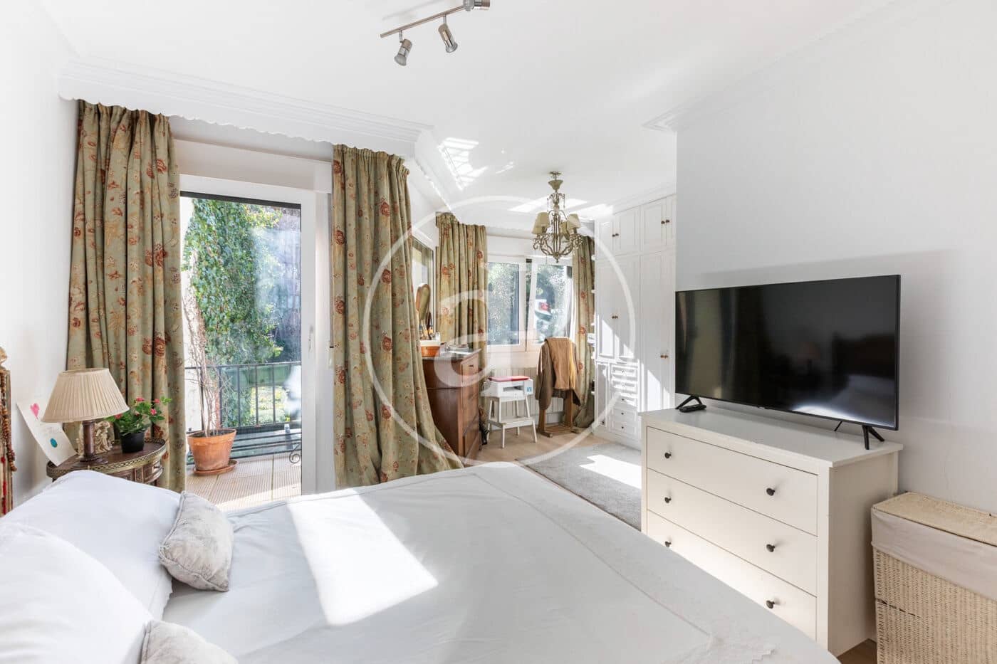 3 bedroom Villa for sale in La Moraleja with pool - € 1,650,000 (Ref: 9599557)